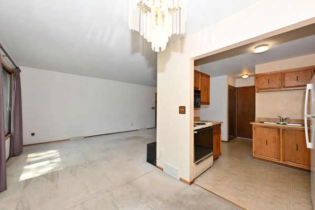 7365 Delaine DRIVE, Oak Creek, WI 53154