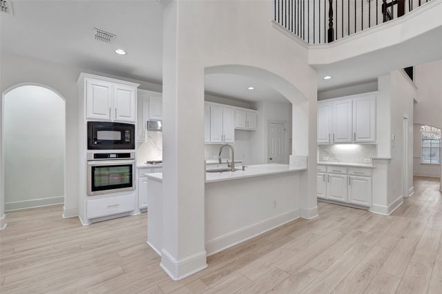 8709 Thompson Drive, Argyle, TX 76226