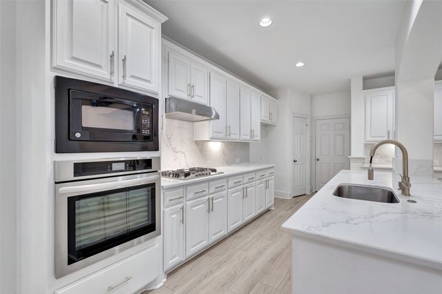 8709 Thompson Drive, Argyle, TX 76226