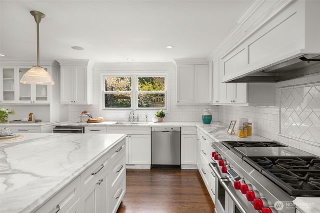 8421 SE 72nd Place, Mercer Island, WA 98040