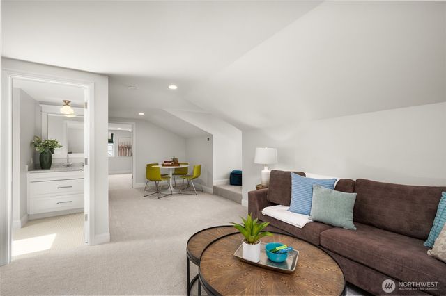 8421 SE 72nd Place, Mercer Island, WA 98040