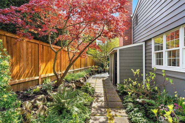 8421 SE 72nd Place, Mercer Island, WA 98040