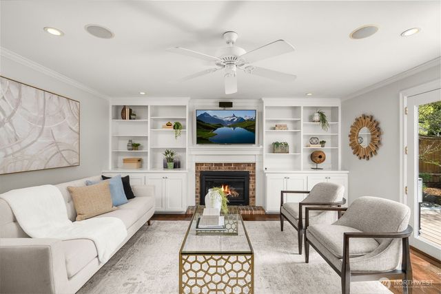 8421 SE 72nd Place, Mercer Island, WA 98040