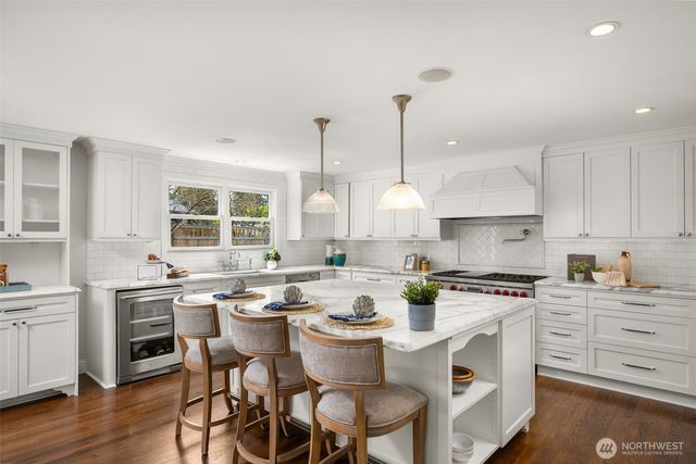 8421 SE 72nd Place, Mercer Island, WA 98040