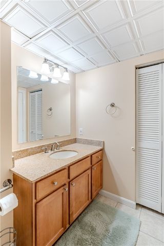 7 Wake Robin Road 407, Lincoln, RI 02865