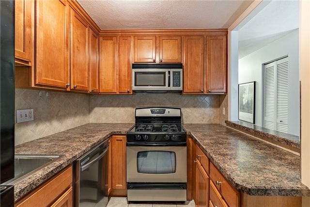 7 Wake Robin Road 407, Lincoln, RI 02865