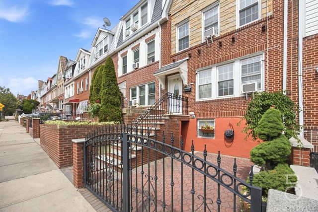 20-46 33rd Street, Astoria, NY 11105