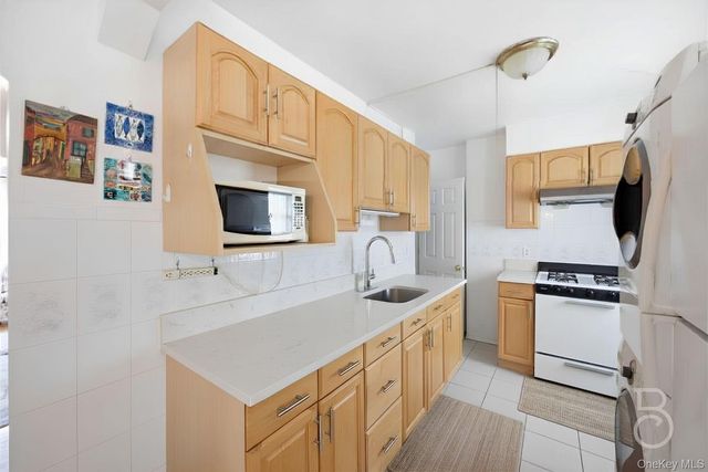 20-46 33rd Street, Astoria, NY 11105