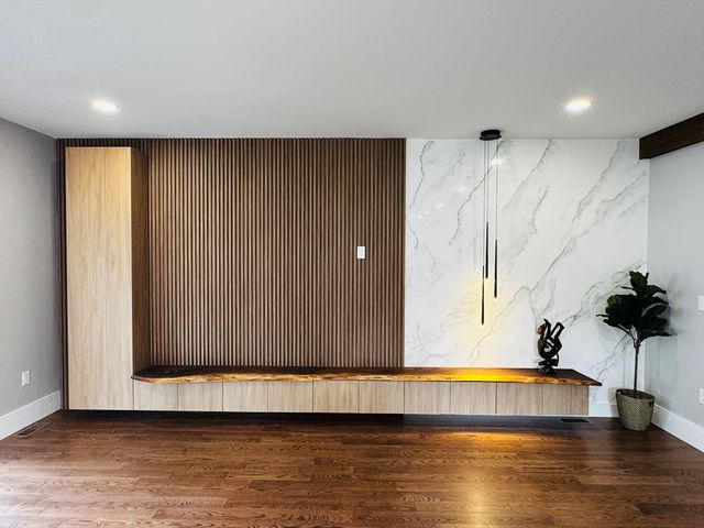 270 Derby St, Newton, MA 02465