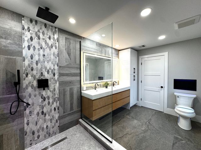 270 Derby St, Newton, MA 02465