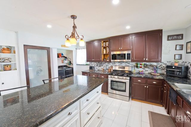 3712 Wood Ln, Bakersfield, CA 93309