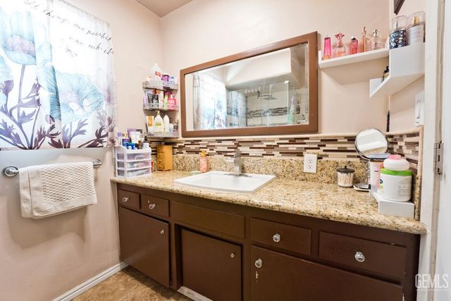 3712 Wood Ln, Bakersfield, CA 93309