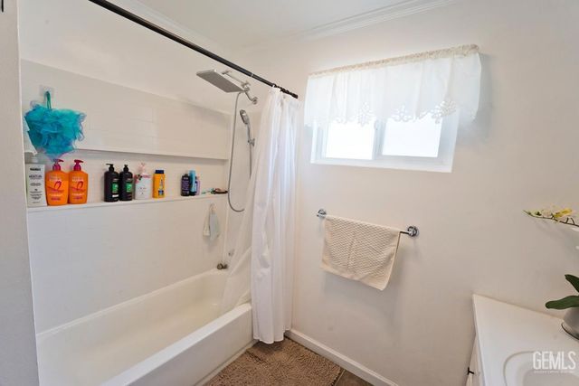 3712 Wood Ln, Bakersfield, CA 93309