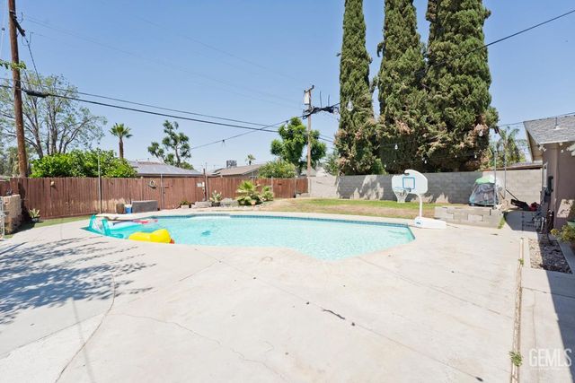 3712 Wood Ln, Bakersfield, CA 93309