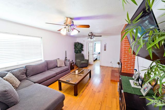 3712 Wood Ln, Bakersfield, CA 93309