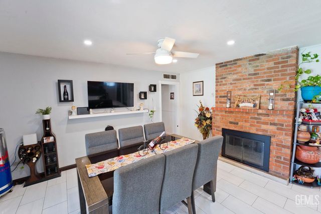 3712 Wood Ln, Bakersfield, CA 93309