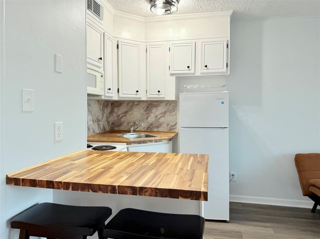 6102 Seawall Boulevard 213, Galveston, TX 77551