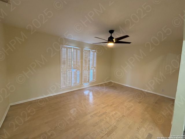 5868 Royal Ridge Dr, San Antonio, TX 78239