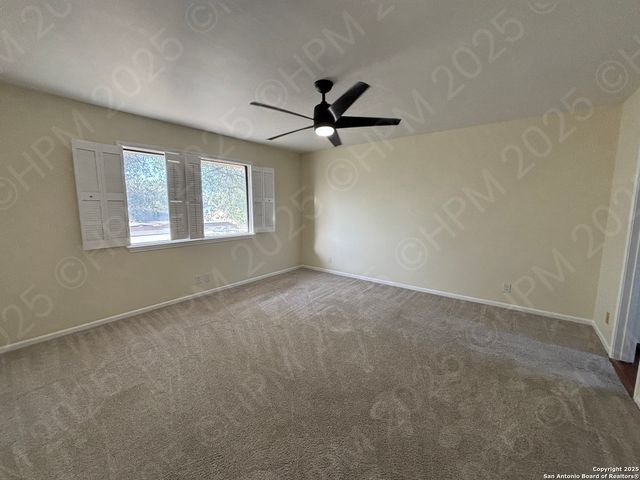 5868 Royal Ridge Dr, San Antonio, TX 78239