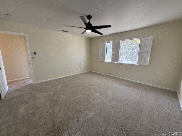 5868 Royal Ridge Dr, San Antonio, TX 78239