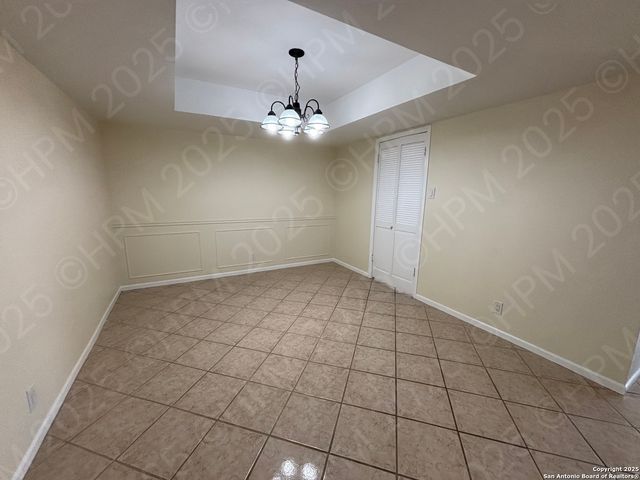 5868 Royal Ridge Dr, San Antonio, TX 78239