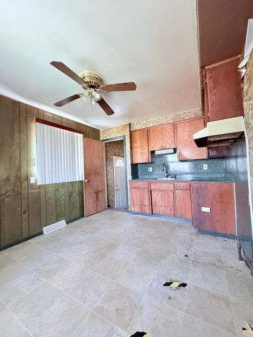 26703 Norfolk Street, Inkster City, MI 48141