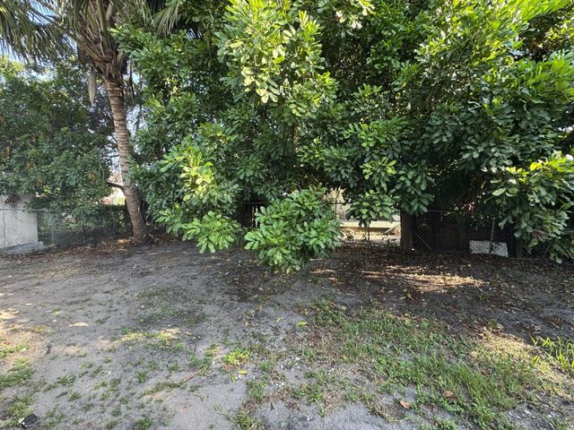 2881 NW 11th Place, Fort Lauderdale, FL 33311