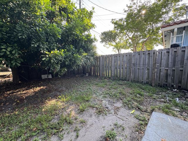 2881 NW 11th Place, Fort Lauderdale, FL 33311