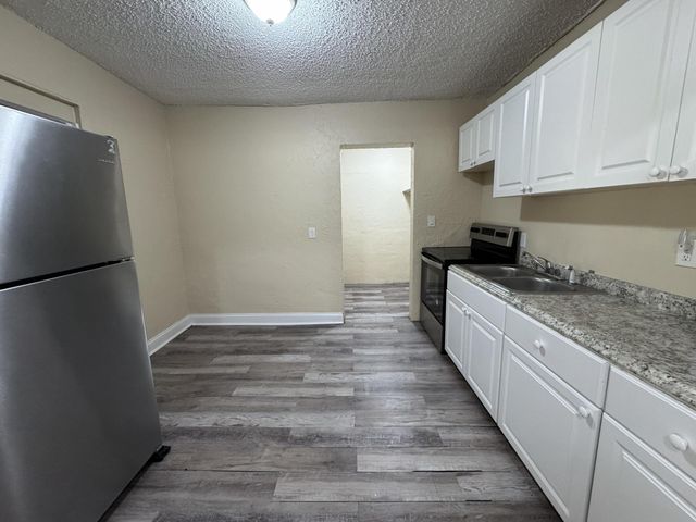 2881 NW 11th Place, Fort Lauderdale, FL 33311