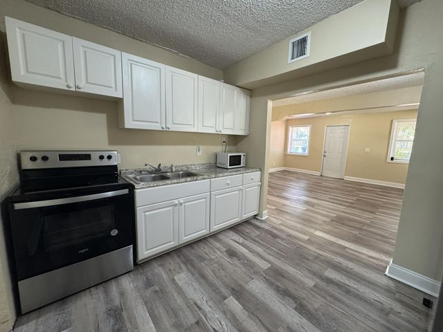 2881 NW 11th Place, Fort Lauderdale, FL 33311