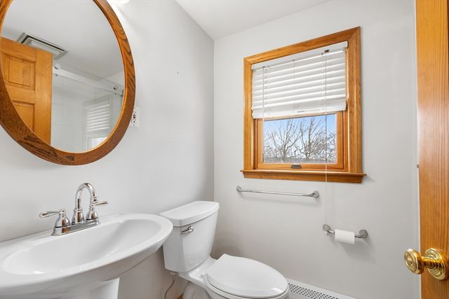 84 Gardiner Rd, Quincy, MA 02169