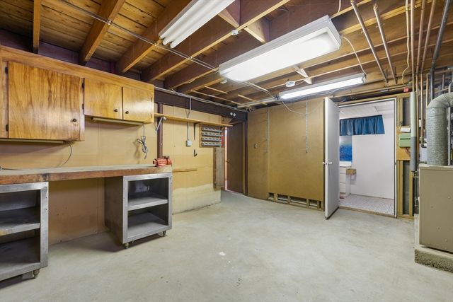 84 Gardiner Rd, Quincy, MA 02169