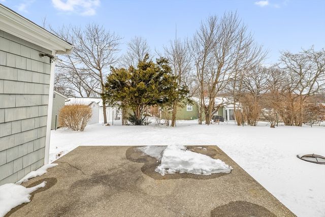 84 Gardiner Rd, Quincy, MA 02169