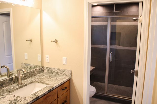 237 Willow Way, Talent, OR 97540