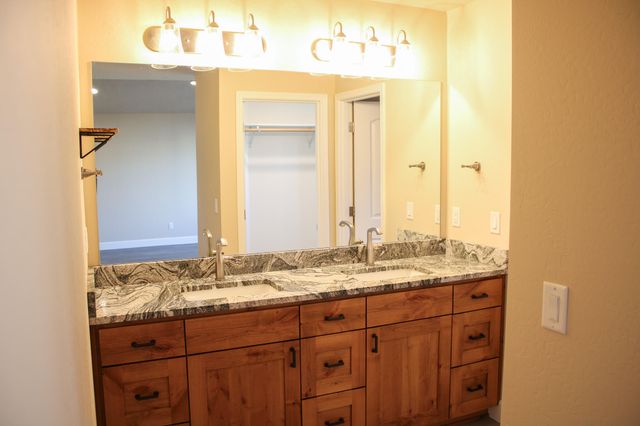 237 Willow Way, Talent, OR 97540