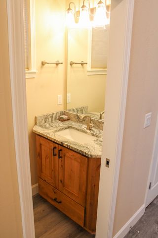 237 Willow Way, Talent, OR 97540