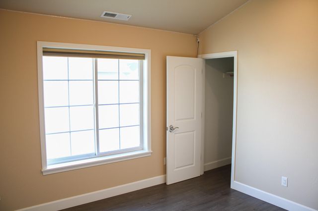 237 Willow Way, Talent, OR 97540