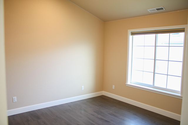 237 Willow Way, Talent, OR 97540