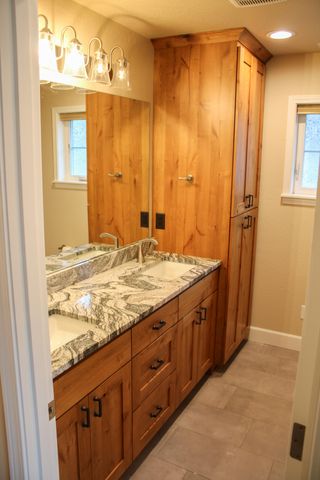 237 Willow Way, Talent, OR 97540