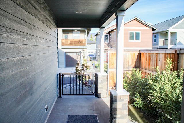 237 Willow Way, Talent, OR 97540