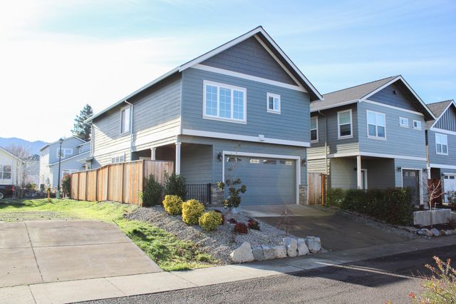 237 Willow Way, Talent, OR 97540