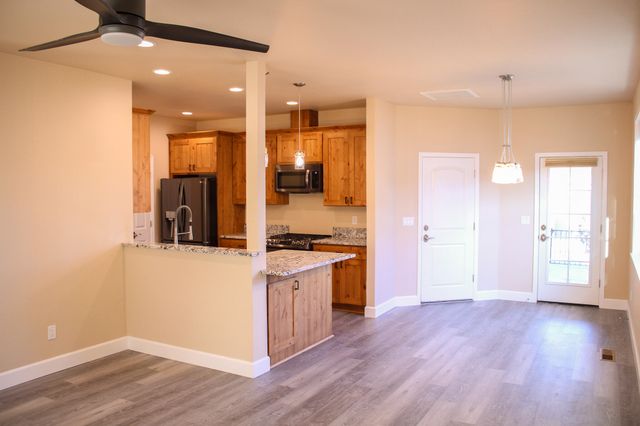 237 Willow Way, Talent, OR 97540