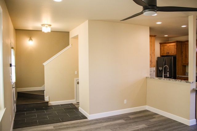 237 Willow Way, Talent, OR 97540