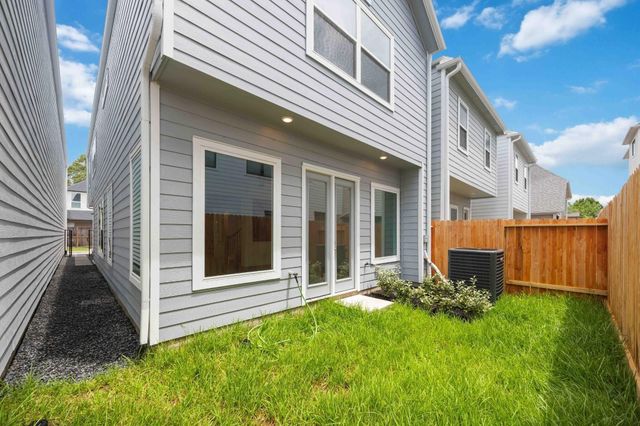 1208 E 26th Street A, Houston, TX 77009