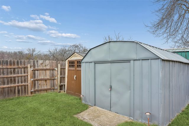 101 Lacona Avenue, Des Moines, IA 50315