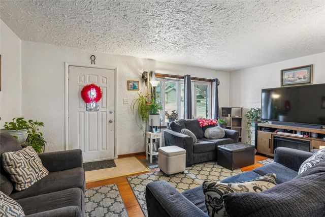 101 Lacona Avenue, Des Moines, IA 50315