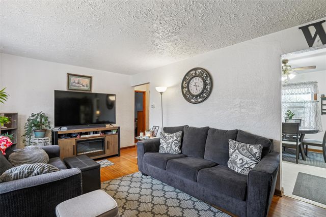 101 Lacona Avenue, Des Moines, IA 50315