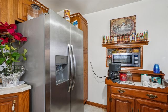 101 Lacona Avenue, Des Moines, IA 50315