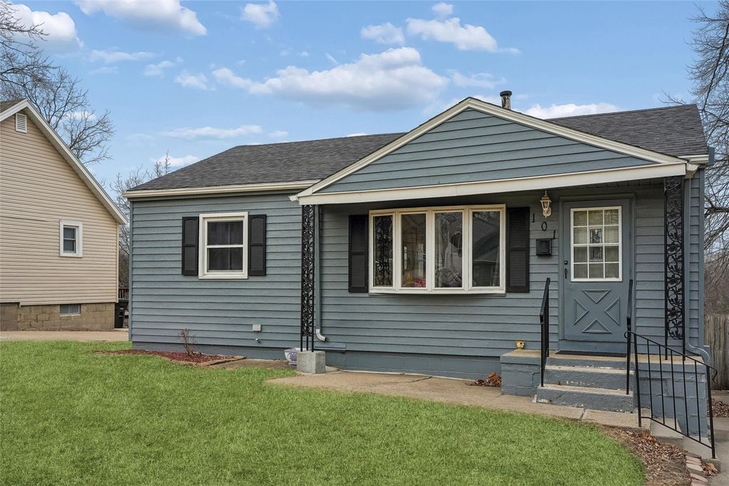 101 Lacona Avenue, Des Moines, IA 50315