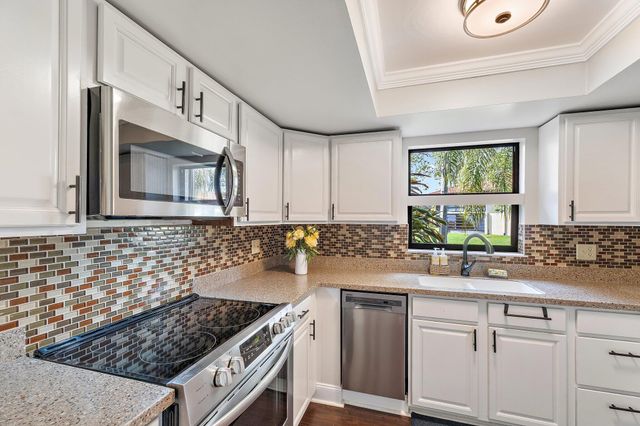 671 SW South River Drive 105, Stuart, FL 34997